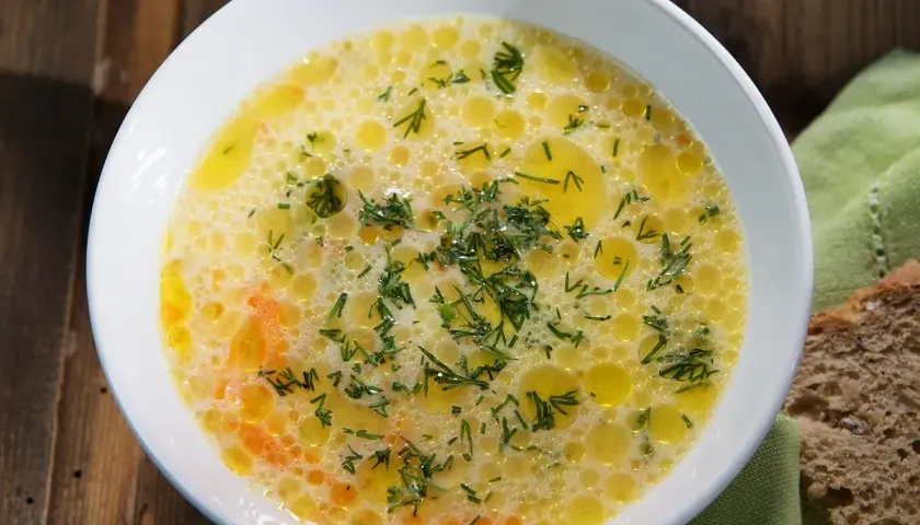 Zupa ogórkowa: Przepis krok po kroku, który zawsze wychodzi!